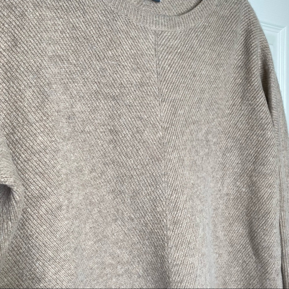 Vince Wool Yak Blend High Low Dolman Sleeve Oatmeal Sweater Size Medium - Picture 5 of 7